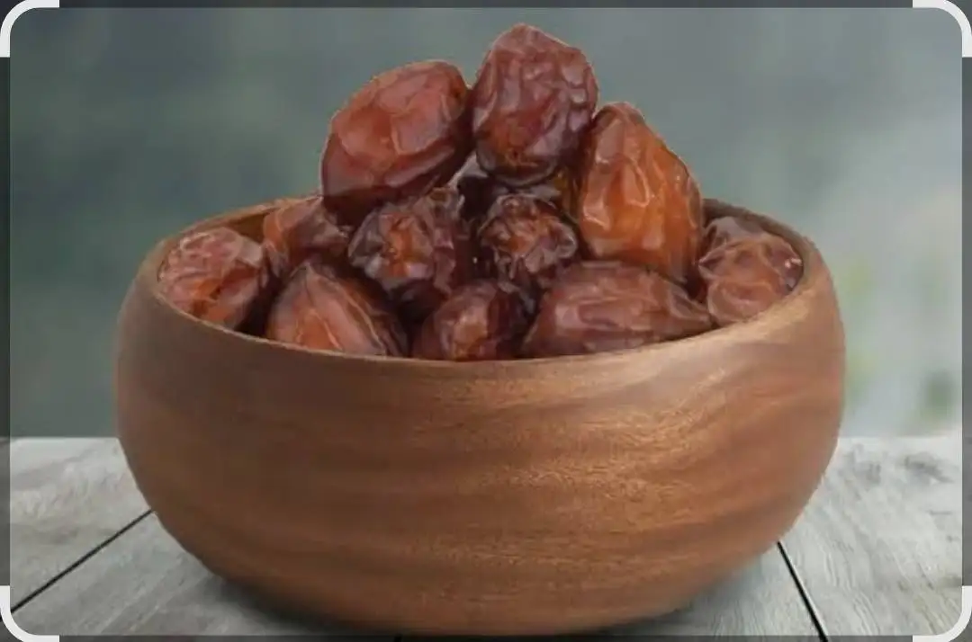 Khasewi (Aluyi) dates are one of Iran’s most flavorful and economical date varieties. With their small size, soft texture, thin skin, and honey‑like sweetness, they are an excellent choice for bulk buyers, retail packaging, and export to regional markets.