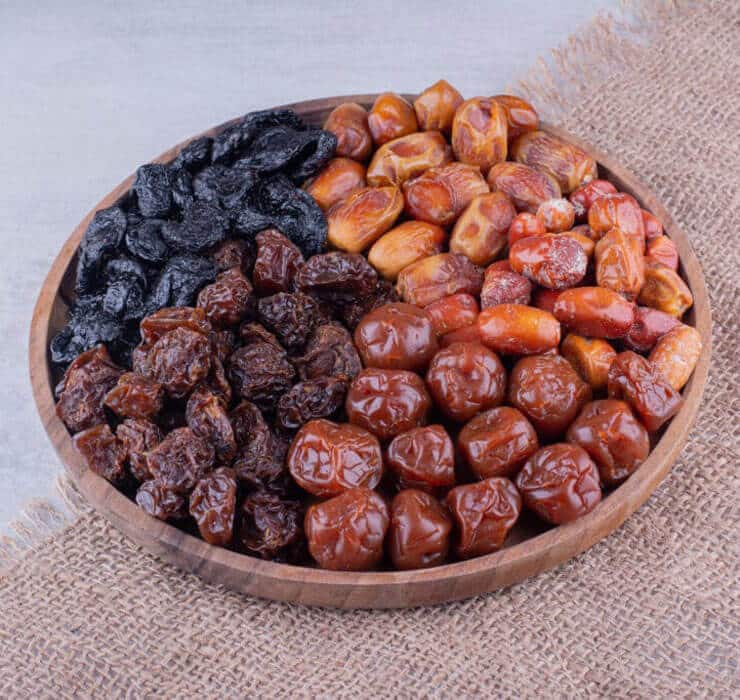 Learn how to import premium Iranian dates successfully. Discover the import process, supplier selection, packaging, shipping methods, export documents, and tips for wholesale buyers worldwide.